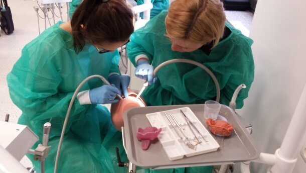 Intensywne kursy z warsztatami: „Uzupełnienia ruchome” i „Protetyczna przebudowa zgryzu”