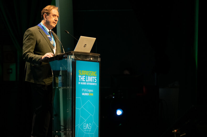 Dr Jose Gandia, president of the fifth EAS congress, gave the opening address in front of a full auditorium. (Image: EAS)