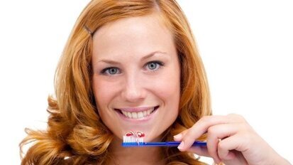 Femeile care se spală pe dinţi previn demenţa