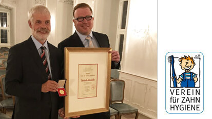Prof. Dr. Ulrich Schiffner mit Tholuck-Medaille ausgezeichnet Prof. Dr. Ulrich Schiffner mit Tholuck-Medaille ausgezeichnet