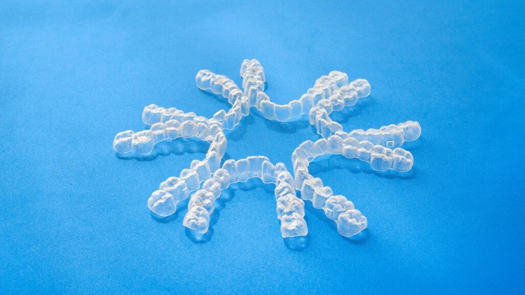I materiali multistrato migliorano l’efficacia del trattamento con l’allineatore