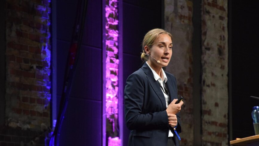 Dr Elisabeth Prause focused on customised 3D patient workflows in  her lecture. 