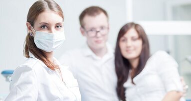 Minister Bruins zet taakherschikking door: volledige zelfstandige bevoegdheid voor mondhygiënist