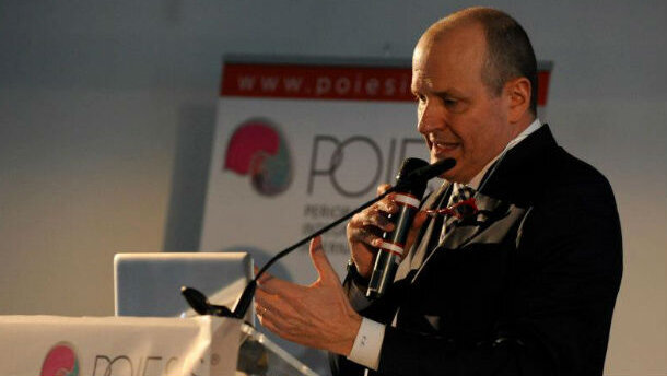 “La luce e il volto, i colori del viso e del sorriso”