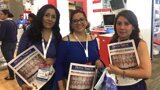 Odontólogos, técnicos dentales, estudiantes y personas de todas las edades recibieron ejemplares de Dental Tribune y de AMIC Today, el periódico de ferias de la editorial. Incluso niños y hasta un osito de peluche, como se aprecia en las fotos, se divirtieron y aprendieron leyendo la publicación más leída en América Latina. (Fotos: Michelle Arias)