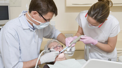 Kooperationen zwischen Zahnärzten und Pflegeeinrichtungen in Sachsen steigen Kooperationen zwischen Zahnärzten und Pflegeeinrichtungen in Sachsen steigen