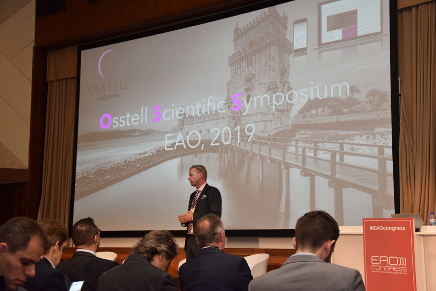 Osstell’s CEO, Jonas Ehinger, welcomes attendees to the company’s scientific symposium. (Photograph: DTI)