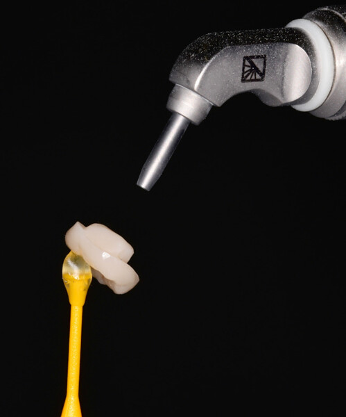 Fig. 9a: Sand-blasting of the intaglio surface of the endocrown.