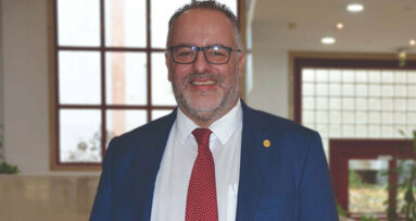 “A educação desempenha um papel vital na formação de profissionais de saúde”