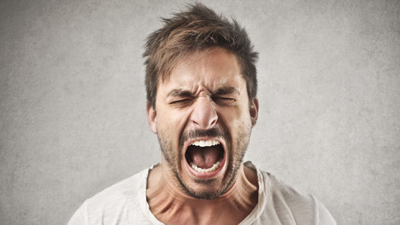 Äußerung über Schmerz lenkt ab