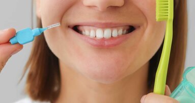Es hilft wirklich, zwischen den Zähnen zu putzen