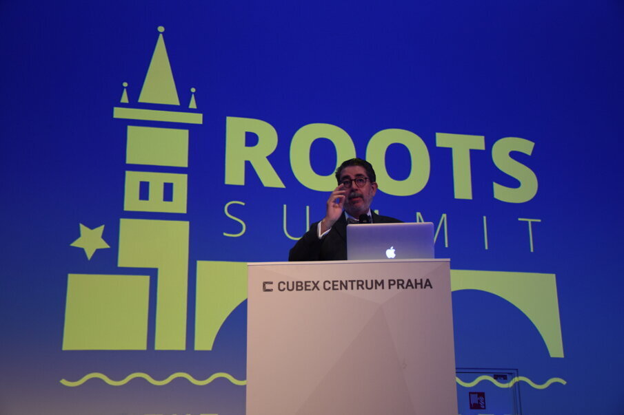 ROOTS SUMMIT 2022 Scientific Chairman Dr David E. Jaramillo opening the event.