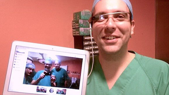 Primera intervención maxilofacial del mundo transmitida con Google Glass