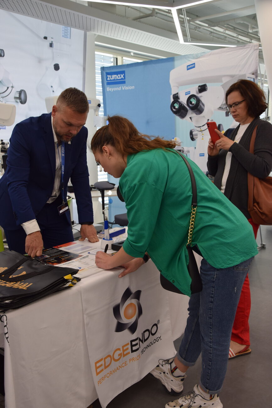 EdgeEndo offers endodontic files, points, obturators and verifiers. 