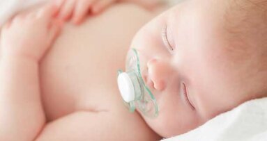 Neuartiges Schnuller-Design soll offenen Biss verhindern