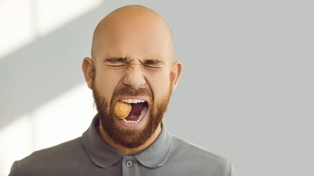 Bruxer entwickeln stärkere Beißkraft und erleiden häufiger Frakturen