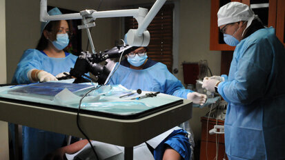 Dr. Ebless Báez, implantólogo e inventor