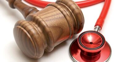 Błąd w sztuce medycznej – odpowiedzialność cywilna i karna lekarza dentysty