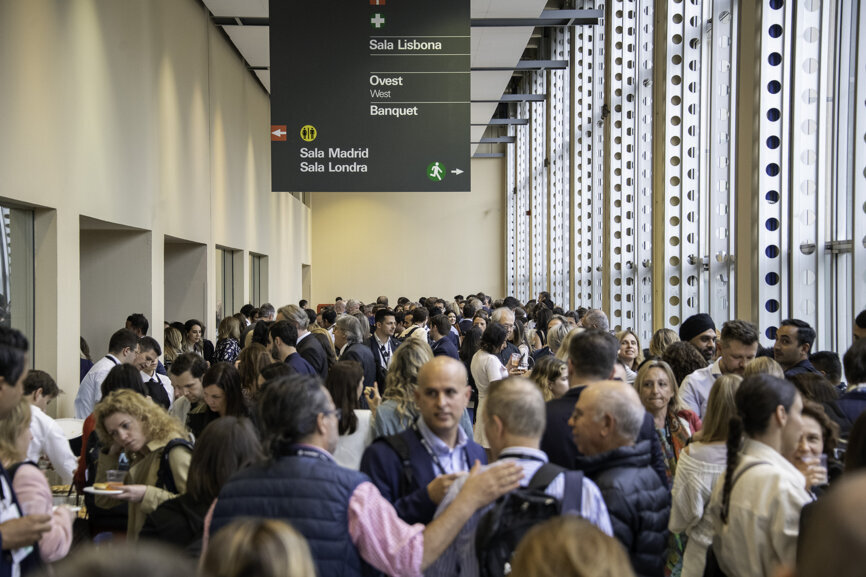 Attendees at the 4th EAS congress during one of the coffee breaks. (Image: Mauro Calvone)