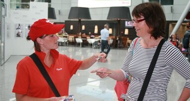 Mit Dental-Wörterbuch und zahnfreundlichen Süßigkeiten in den Urlaub