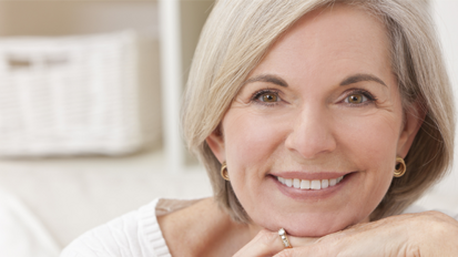 Hormoneller Stress für Zähne und Mund: Frauen im Klimakterium