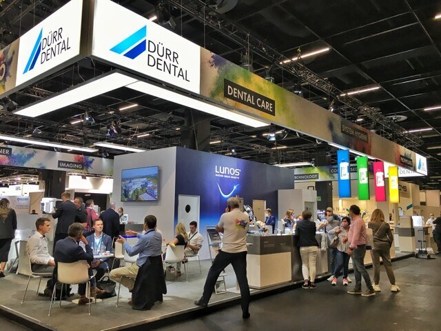 Stánek společnosti Dürr Dental.