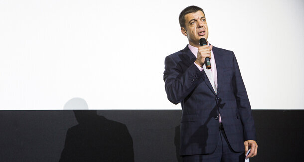 Danail Todorov, Managing Director of Implant BH, official distributor of BioHorizons in Bulgaria and sponsor of Smile of the Year, presented the implantology case award.