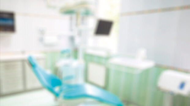 Cliniche odontoiatriche o studi mono professionali? Il dibattito visto con l’occhio del professionista