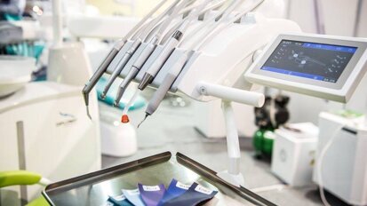 Tehnologie dentară de top și companii expozante de renume la DENTA II.