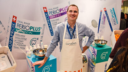 Andreas Püntener, Marketing Manager at CURADEN, demonstrating Perio Plus+, CURAPROX’s new, naturally enhanced antiseptic range. (Photograph: DTI)