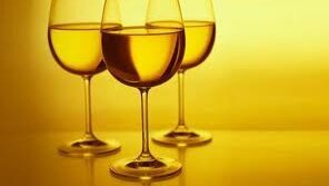 ΤΟ ΛΕΥΚΟ ΚΡΑΣΙ ΜΠΟΡΕΙ ΝΑ ΔΗΜΙΟΥΡΓΗΣΕΙ ΟΔΟΝΤΙΚΗ ΔΥΣΧΡΩΜΙΑ