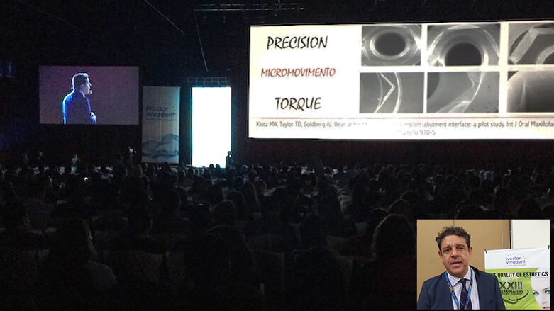 Cientos de personas asisten a conferencia sobre arco edéntulo