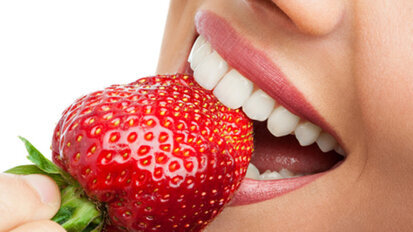 Hausmittel für weiße Zähne: Mythen und Fakten