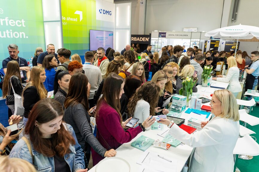 Na przestrzeni lat KRAKDENT z niewielkiej wystawy produktów stomatologicznych urósł do jednego z najważniejszych, europejskich wydarzeń branżowych. (Zdjęcie: KRAKDENT)