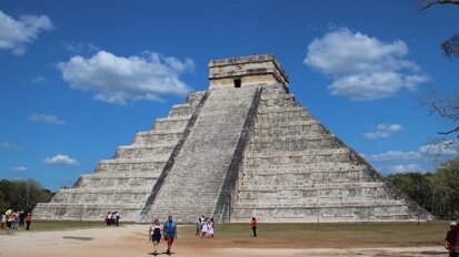 Reconstrucción 3D de un cráneo y dientes mayas