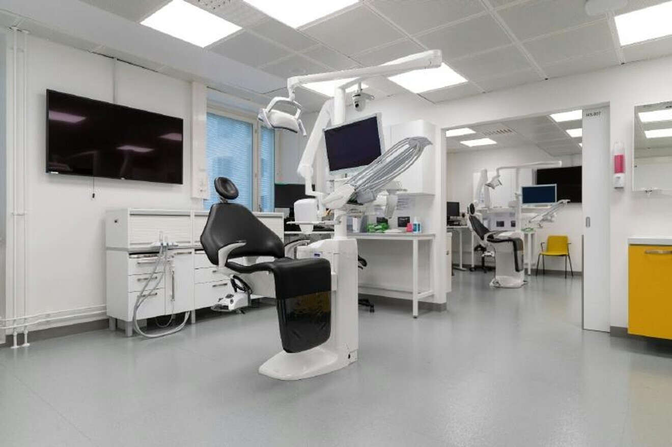 Since many dental practices in Finland have opted for Planmeca dental units, dental students from the University of Helsinki adapt easily to daily work in a dental practice after they have graduated. (Image: Planmeca)