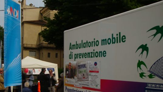 Uno Studio medico dentistico mobile per una patologia pericolosa e poco nota