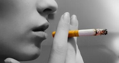 Młodzi ludzie narażają zdrowie swoich zębów