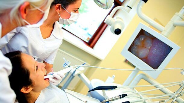 Tandartsbehandeling steeds goedkoper geworden