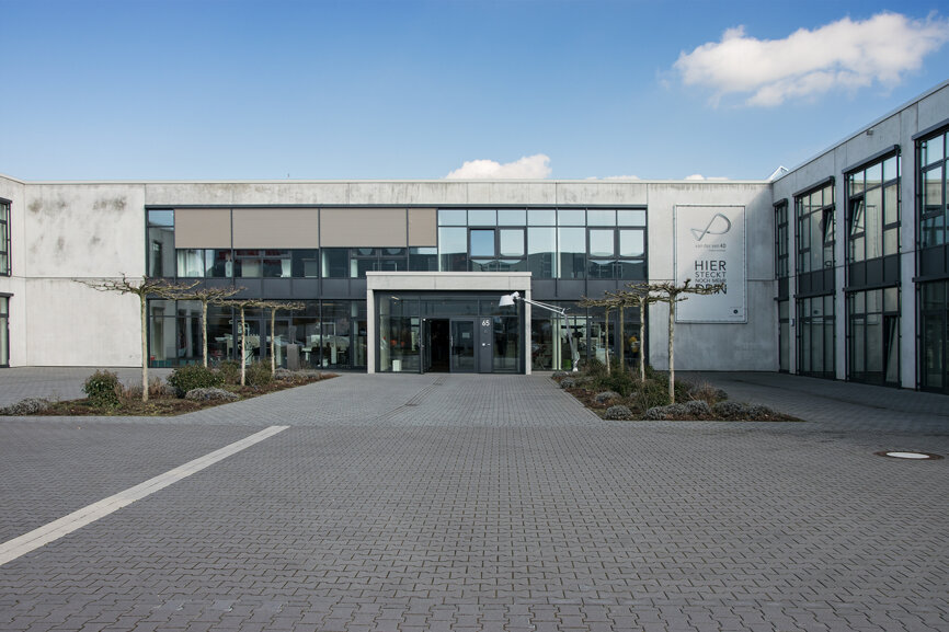 Das Dental-Depot van der Ven in Ratingen bietet das komplette Spektrum des Dentalhandels für die Zahnarztpraxis oder das Zahntechniklabor.