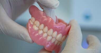 Stratasys lancia in Europa TrueDent, che offre ai laboratori odontotecnici, ai dentisti e ai pazienti i vantaggi di una protesi dentale digitale monolitica