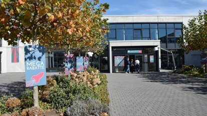 Das Dental-Depot van der Ven veranstaltete in seinem Firmensitz in Ratingen einen Marken-Outlet-Tag. Zu diesem Anlass konnten Markenprodukte und Ausstellungsstücke stark reduziert erstanden werden. © DTI