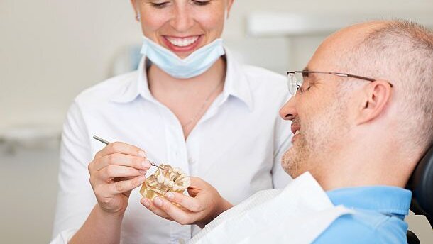 “Voorlichting tandartsen schiet tekort bij plaatsen kronen”