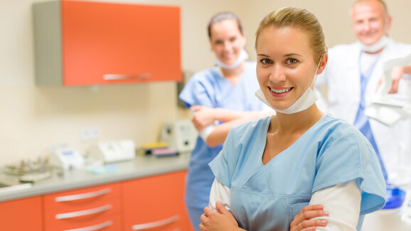 Gegen Fachkräftemangel: Umschulung zur ZFA