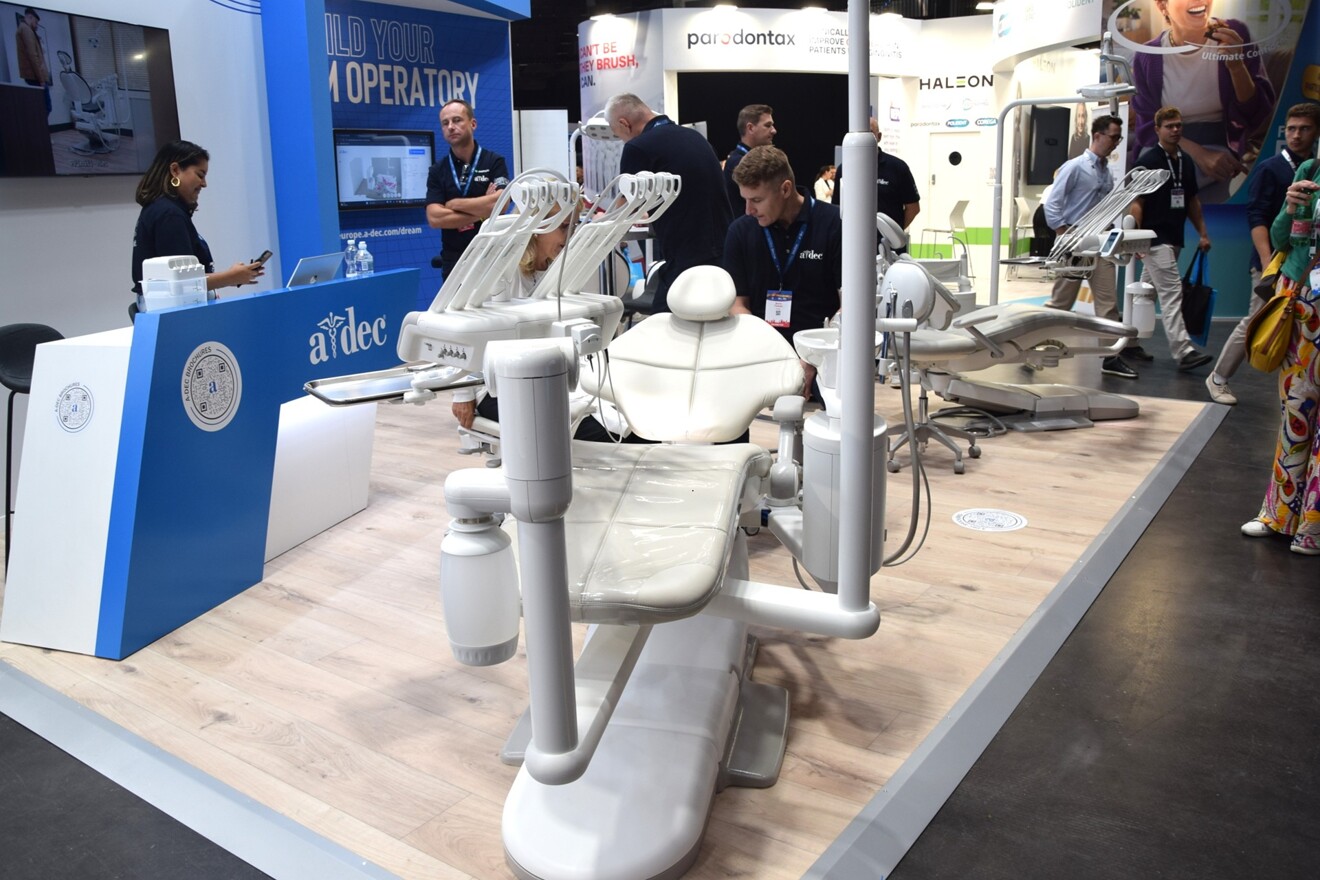 At the A-dec stand on Floor 0 of the FDI congress exhibition, congress visitors can discover the company’s smart solutions for connected dental workflows.