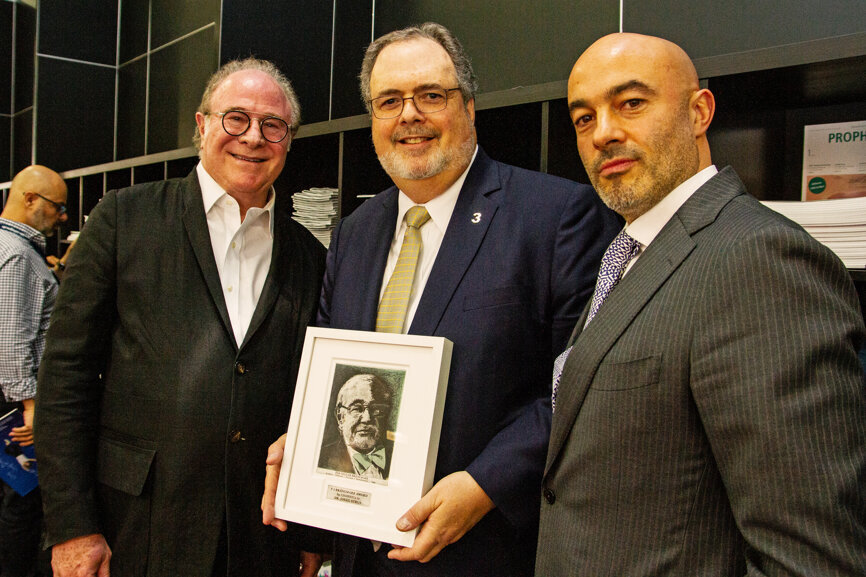 From left: Dr Kenneth Malament receiving the P-I Brånemark Award for Lifetime Achievement in Dentistry on behalf of Prof. Joerg R Strub, with  Mark Ferber (middle) founder of Channel3 and Dental Tribune International CEO Torsten Oemus. (Photograph: Luke Gribble, DTI)