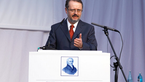 Zahnarzt erhält Hufeland-Preis