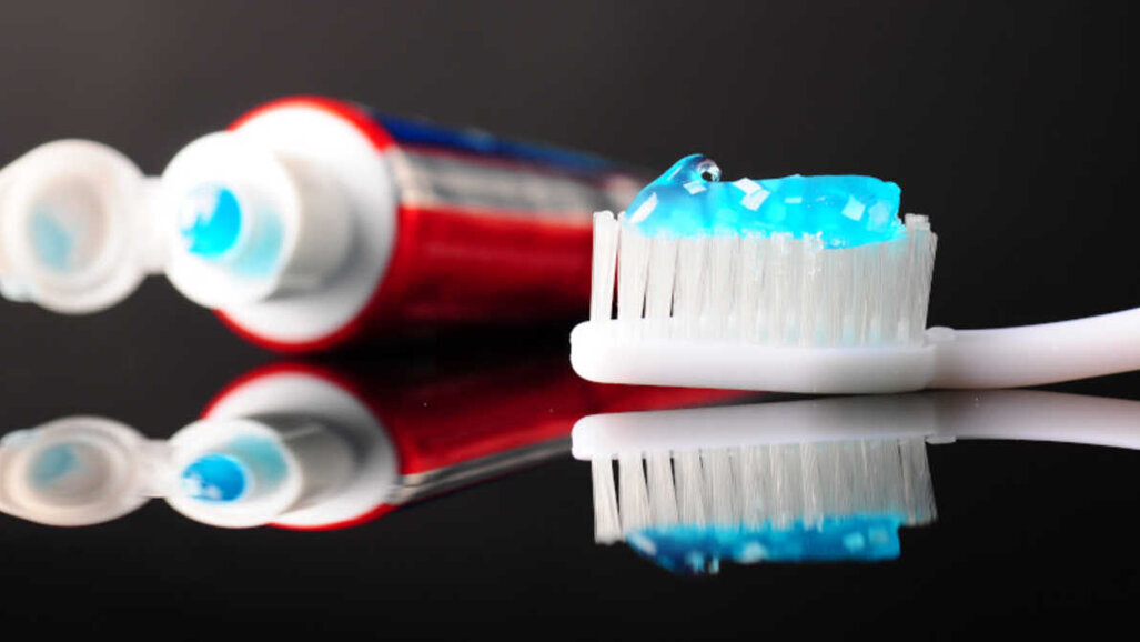 Pasta de dente e enxaguante bucal considerados eficazes na neutralização de SARS-CoV-2