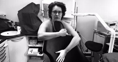 Fransız Diş Hekimlerinden Çıplak Protesto