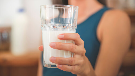 Nach der Weisheitszahn-OP: Milch wohl kein Problem für die Wundheilung